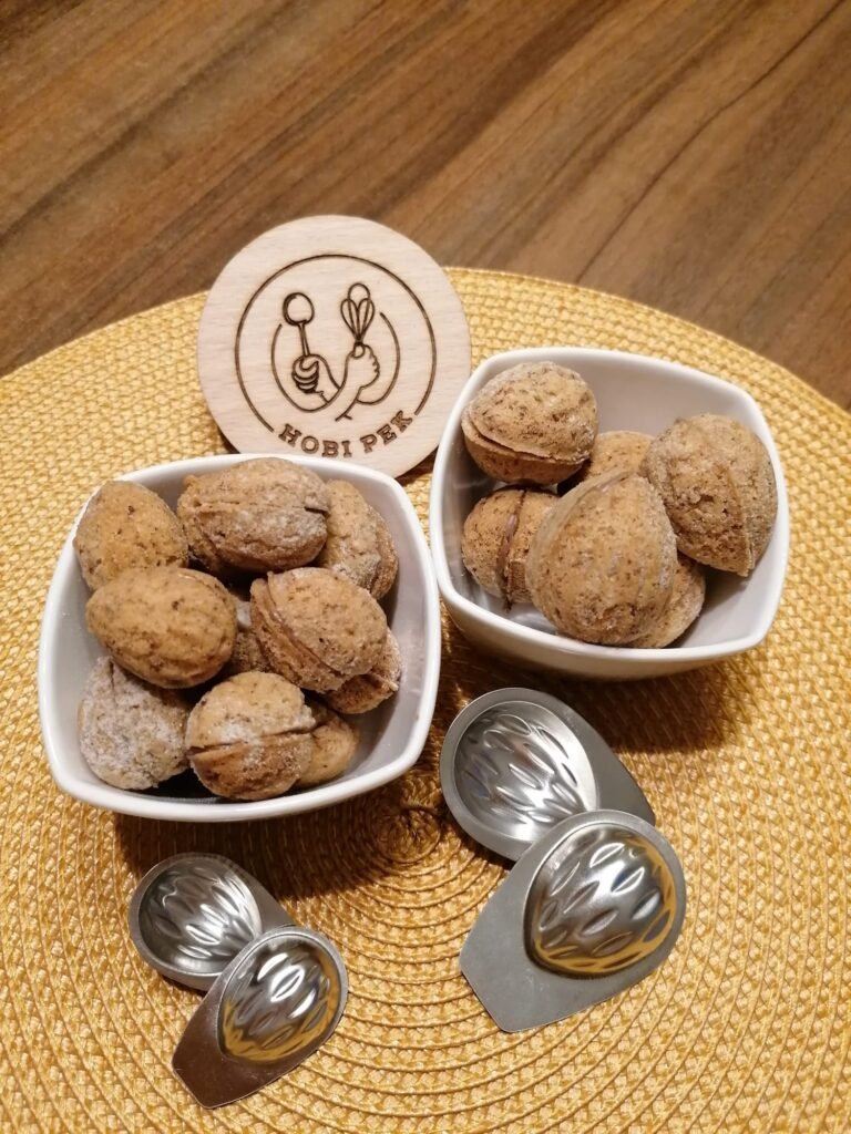 mali-modelcek-za-pripravo-orehov-za-peko